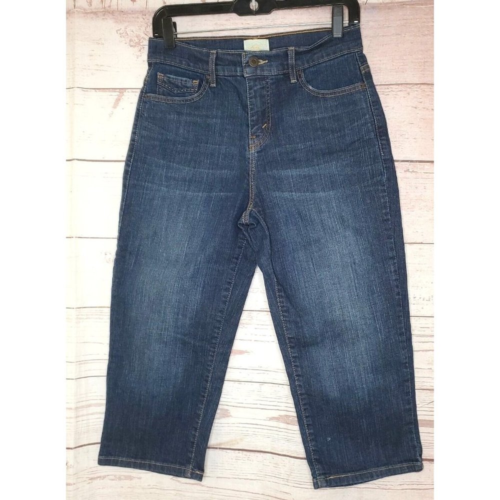 Levis San Francisco  512 Perfectly Slimming Size 10 Capri Jeans Shorts